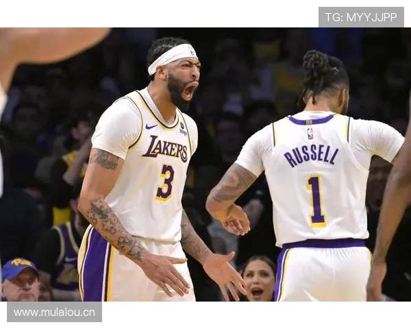 安东尼·戴维斯内线挡拆拉开防守空档提升湖人关键得分效率